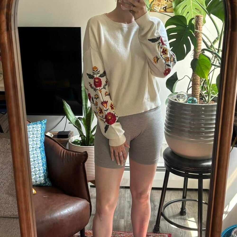 Floral Embroidered Cropped Sweater